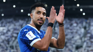 صورة “سالم الدوسري” على بُعد ساعات من استعادة لقب أفضل لاعب في آسيا 2025