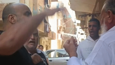 صورة صفعة على وجه مسن تُشعل من جديد الجدل حول “قانون الإيجار القديم” في مصر