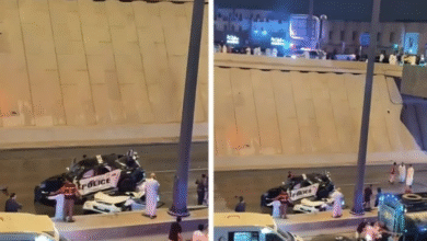 صورة سقوط مركبة أمنية من جسر بالرياض.. تفاصيل وملابسات حادث أثار تفاعلًا واسعًا