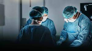 نجاح طبي في استئصال ورم كلوي ضخم يزن أكثر من 3 كجم بمستشفى الملك سلمان في المدينة