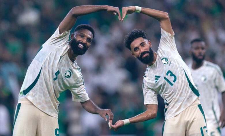 السعودية تهزم إندونيسيا (3-2).. الأخضر يقترب من مونديال 2026 بثنائية البريكان وروح الإصرار