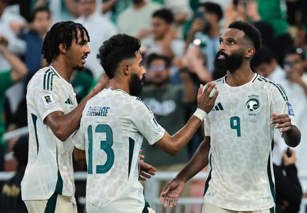 السعودية تهزم إندونيسيا (3-2).. الأخضر يقترب من مونديال 2026 بثنائية البريكان وروح الإصرار