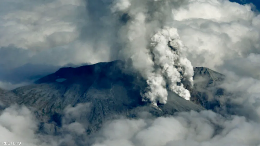 انفجار ساكوراجيما.. بركان يوقظ اليابان على فجرٍ رمادي يهزّ سماء كاجوشيما