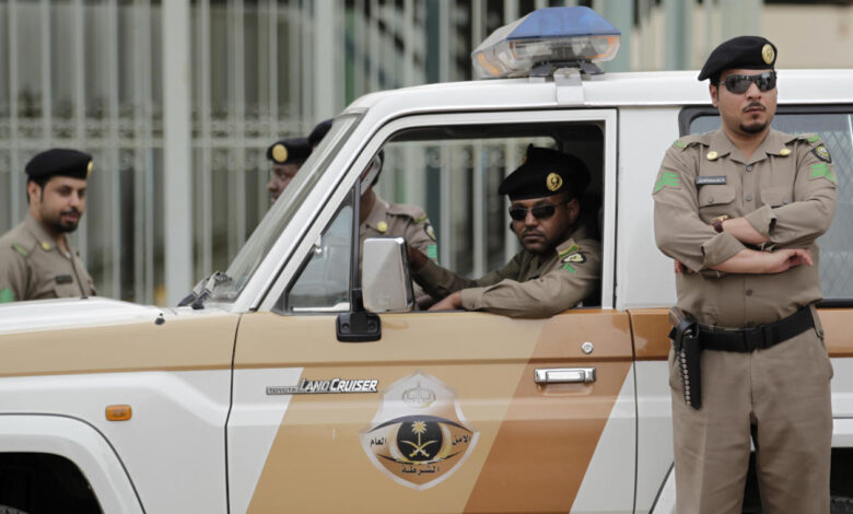 "الداخلية تنفذ حكم القتل تعزيرًا في إرهابيين استهدفا دور عبادة ومقار أمنية.. الحزم السعودي في مواجهة الإرهاب"