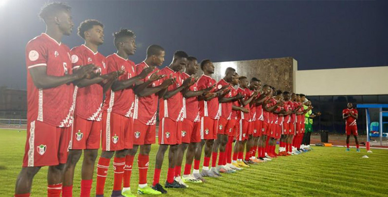 صقور الجديان يحطّون في عُمان استعدادًا لمواجهة الأحمر العُماني