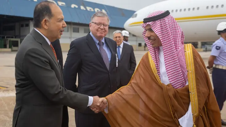 الوزير فيصل بن فرحان يصل جوهانسبرغ لتمثيل السعودية في قمة العشرين