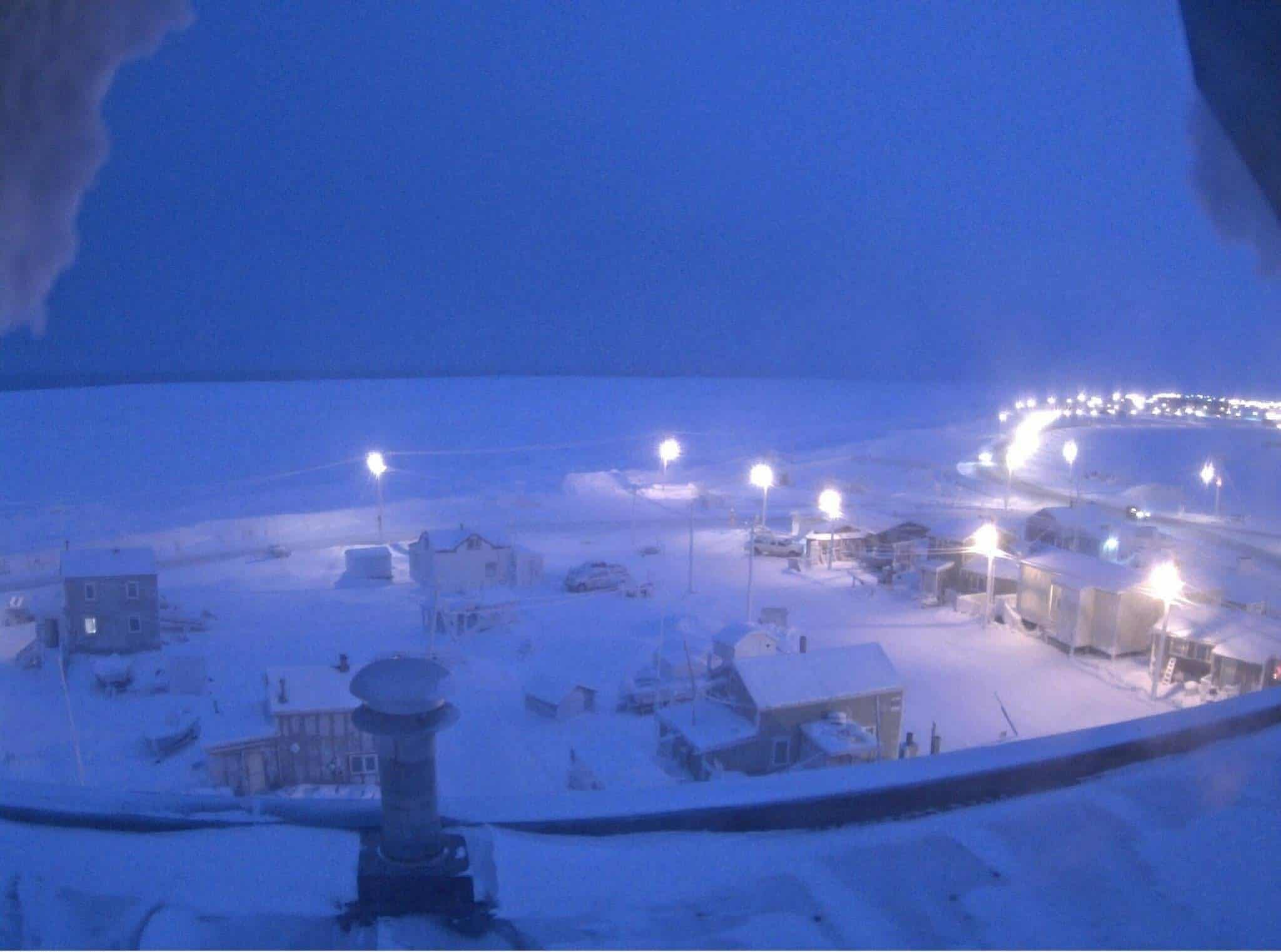 ليلٌ لا ينتهي.. ظاهرة فلكية نادرة تجعل أقصى شمال ألاسكا يغرق في ظلامٍ يمتد أسابيع