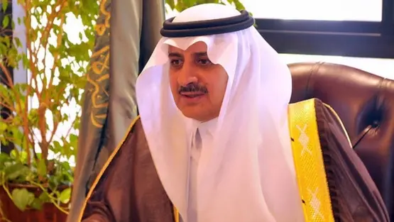 "أمانة تُشرّف الوطن".. أمير تبوك يكرّم شقيقين عثرا على مبلغ مالي كبير وسلّماه للجهات المختصة