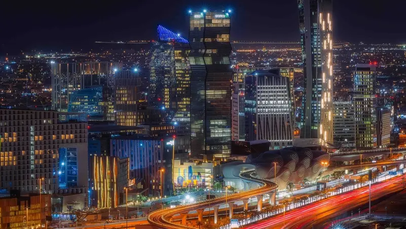 الرياض تتحول لعاصمة السياحة العالمية.. إشغال فندقي شبه كامل وأسعار تتخطى 6 آلاف ريال مع انطلاق أسبوع السياحة