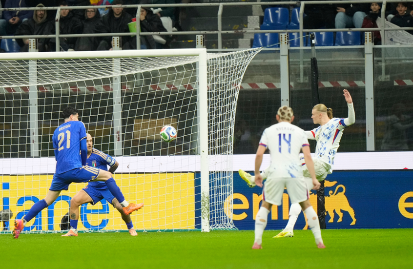 هالاند يقود النرويج إلى كأس العالم لأول مرة منذ 1998 برباعية تاريخية أمام إيطاليا