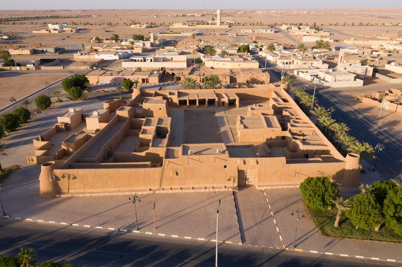 لينة.. القرية التاريخية تستقبل برد الشتاء بعيونها الـ300 ومروجها العشبية في شمال المملكة