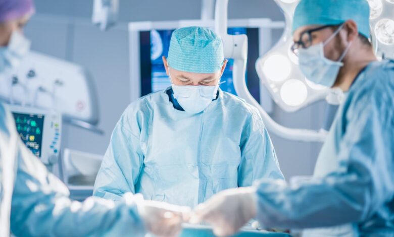 عملية دقيقة تنقذ حياة مريض أربعيني بعد نزيف دماغي حاد في مستشفى الدرعية