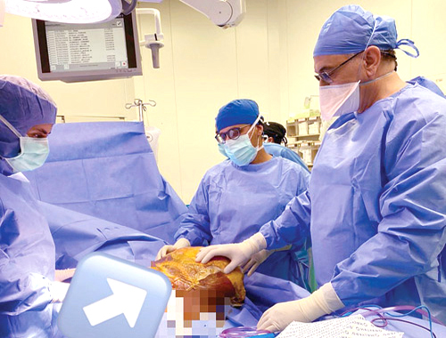 "إنجاز طبي سعودي غير مسبوق.. علاج أورام الدماغ بالإشعاع داخل العملية بمدينة الملك عبدالله الطبية"