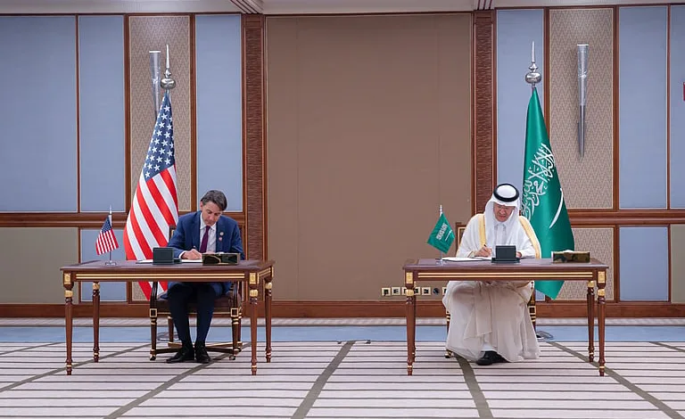 اتفاق نووي وشيك بين الرياض وواشنطن.. شراكة سلمية تعيد رسم ملامح مستقبل الطاقة في السعودية