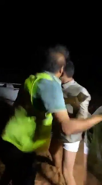 "شجاعة تجرف الخوف".. قصة ثلاثة شبان من الشملي أنقذوا وافدَين صينيَّين من موت محقق