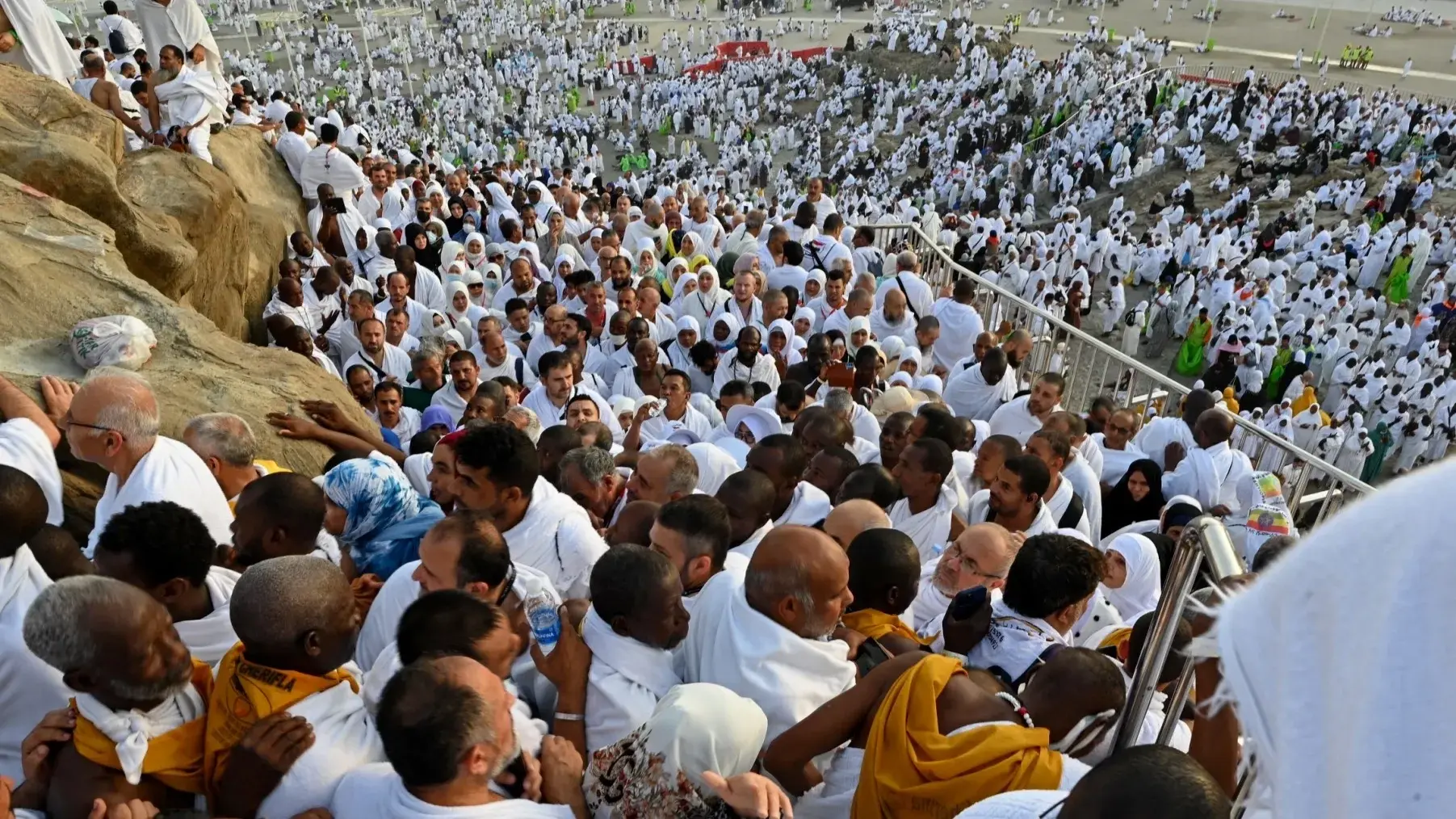 جاهزية تاريخية لموسم الحج.. الربيعة يعلن إتمام تعاقدات أكثر من مليون حاج قبل 6 أشهر من الموسم