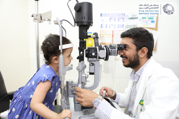 اكتشاف علمي يعيد الأمل: تعطيل شبكية العين مؤقتًا قد يفتح باب استعادة البصر لمرضى كسل العين