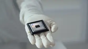 جهاز أصغر من شعرة الإنسان يفتح عصرًا جديدًا للحوسبة الكمومية