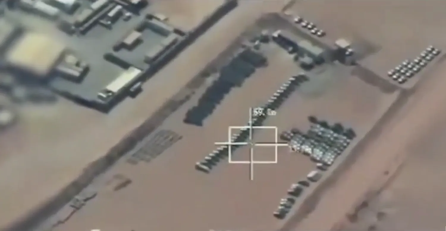 مشاهد من المكلا تُظهر احتراق أسلحة إماراتية مُهرّبة بعد الضربة السعودية