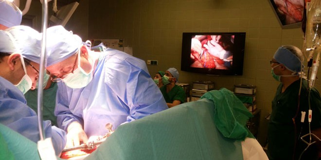 قصة تهزّ القلوب.. منال تهب طفلة حياة جديدة بعد تطابق نادر وفاجعة إنسانية