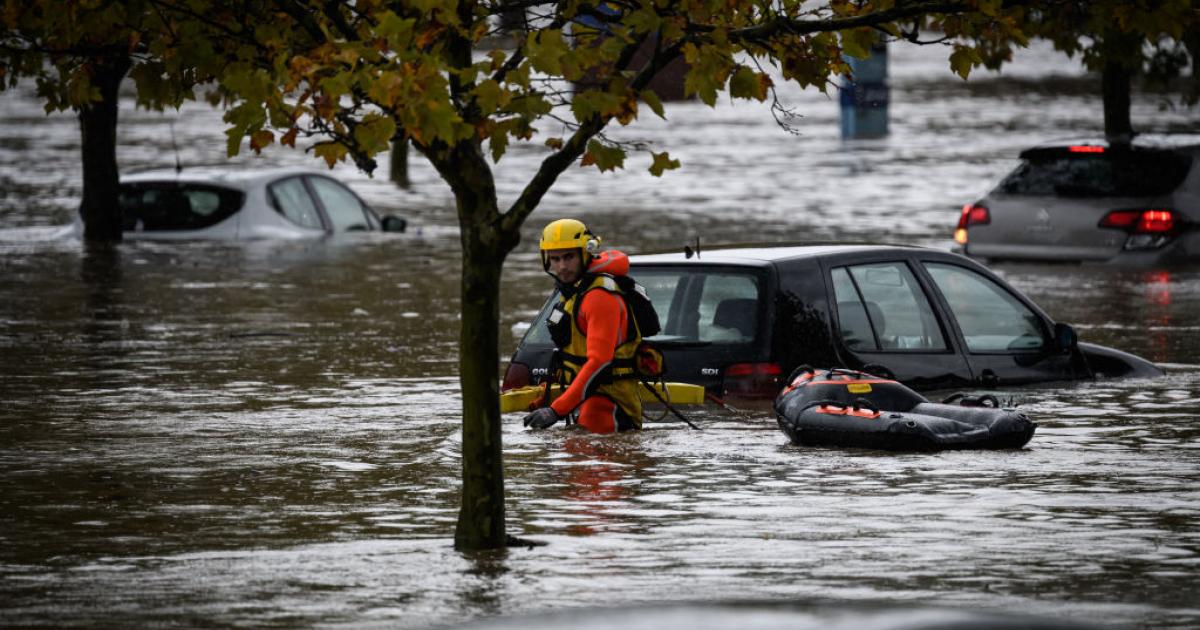 أمطار القرن تجتاح جنوب فرنسا.. مونبيليه تغرق وتحذيرات من كارثة تاريخية
