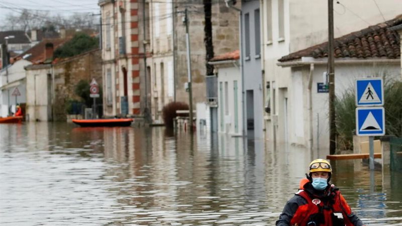 أمطار القرن تجتاح جنوب فرنسا.. مونبيليه تغرق وتحذيرات من كارثة تاريخية