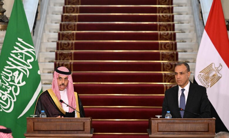 اتصال مصري–سعودي في توقيت إقليمي بالغ الحساسية… ماذا وراء التنسيق المتقدم بين القاهرة والرياض؟