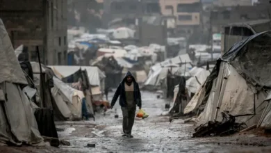 صورة غزة تحت المطر والنار.. مأساة إنسانية تتفاقم مع اجتياح العاصفة وتشريد مئات الآلاف