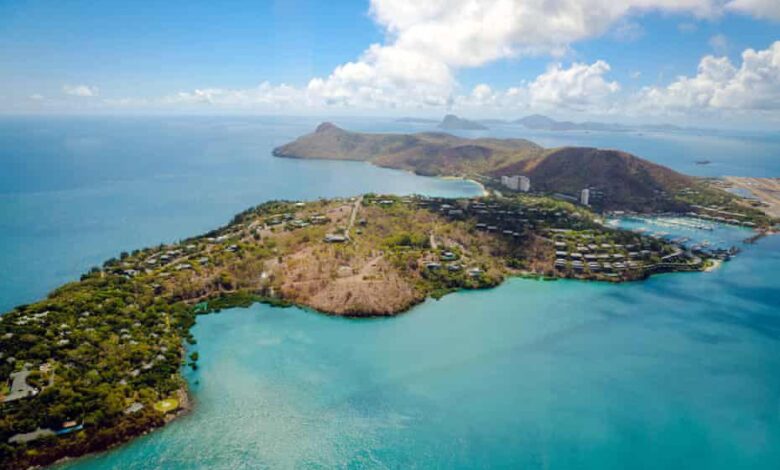 صفقة بمليار دولار تهز سوق السياحة العالمية.. بلاكستون تستحوذ على جزيرة هاميلتون الأسترالية