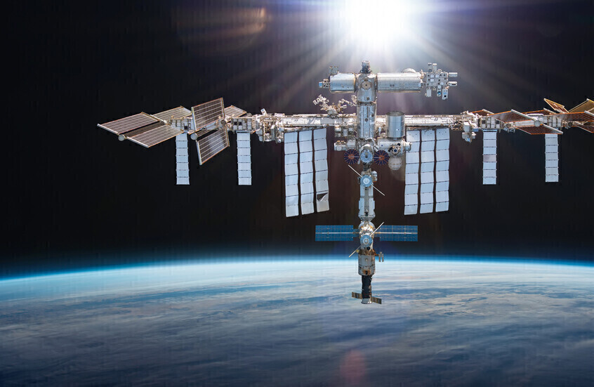 هالة من الفضاء.. رائد فضاء يوثّق ظاهرة قمرية نادرة فوق حافة الأرض الزرقاء