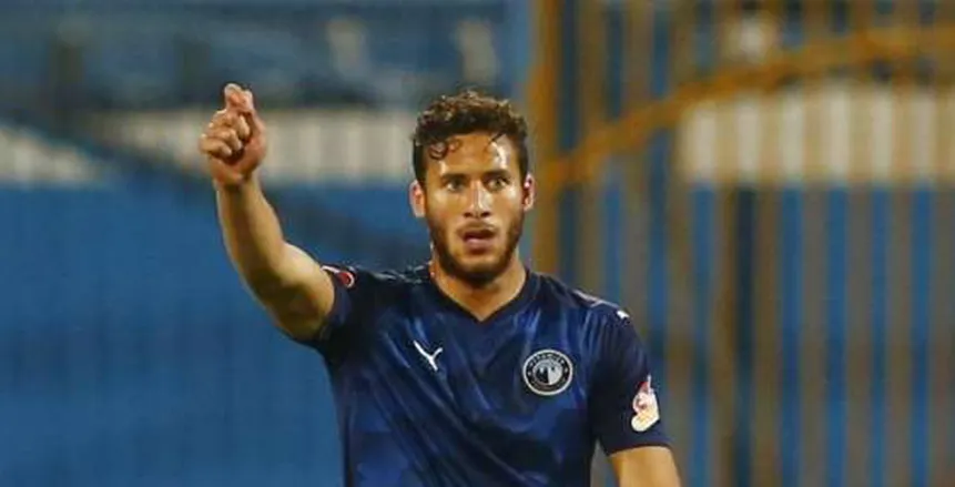 سقوط نجم الملاعب في قفص العدالة.. ترحيل رمضان صبحي لمحبسه بعد حكم الحبس سنة مع الشغل