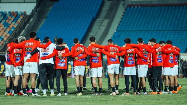 رهان الهجوم الكامل.. حسام حسن يكشف ملامح تشكيل مصر أمام زيمبابوي وصلاح في قلب المعركة