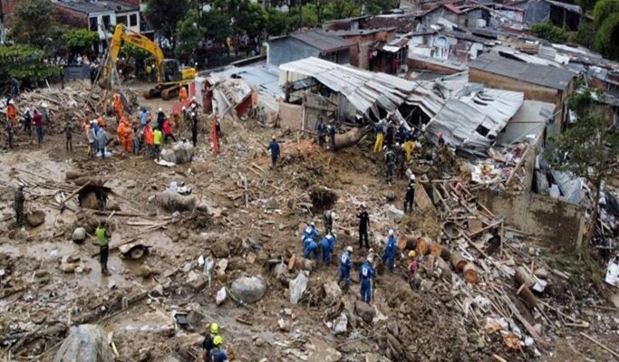 كارثة في نهر الأمازون.. انهيار أرضي يبتلع قارب ركاب ويخلّف 12 قتيلًا و30 مفقودًا في البيرو