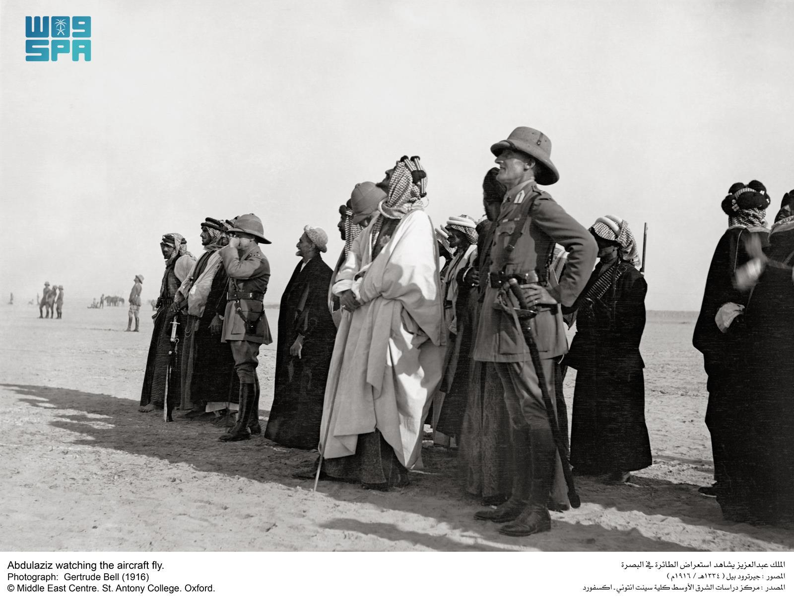 عدسة التاريخ تلتقط البدايات الكبرى.. صورة نادرة للملك عبدالعزيز في البصرة تكشف ملامح القيادة قبل تأسيس الدولة