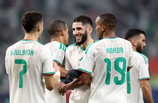 خماسية جزائرية تُشعل المجموعة الرابعة.. “محاربو الصحراء” يرسلون رسالة قوية في كأس العرب