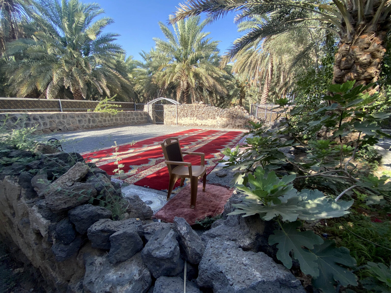 بئر الهُجَيم، مرآة الزمن، وماءٌ يروي عطش العابرين.