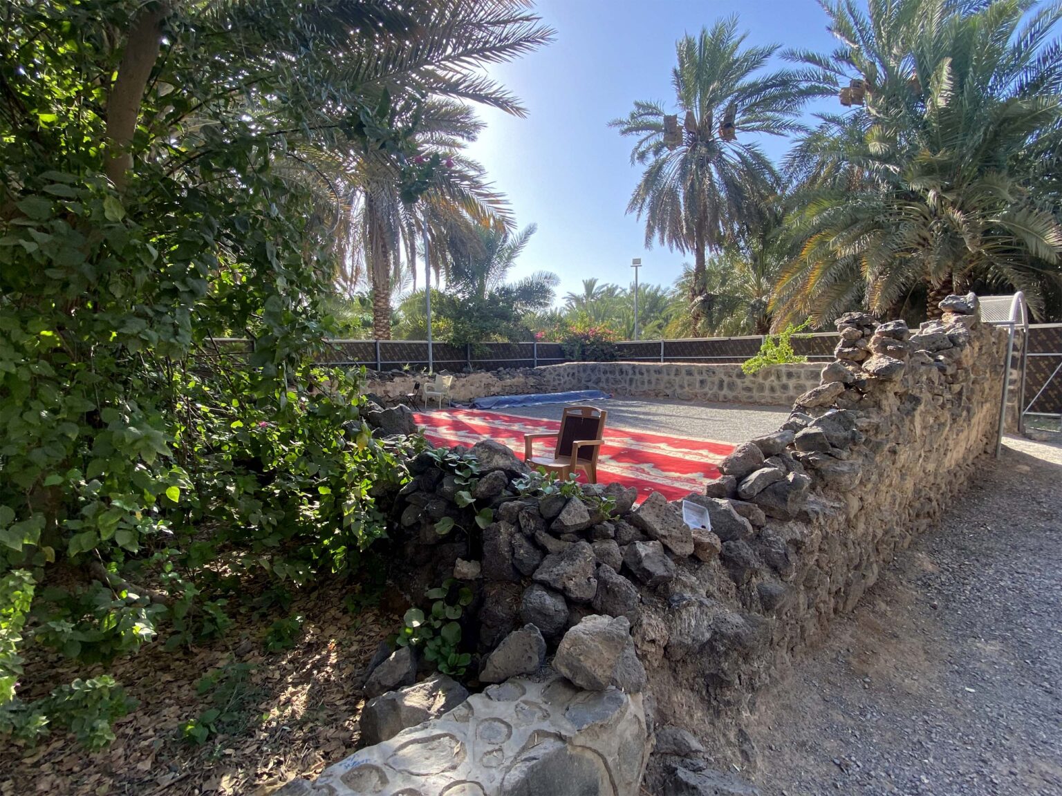 بئر الهُجَيم، مرآة الزمن، وماءٌ يروي عطش العابرين.