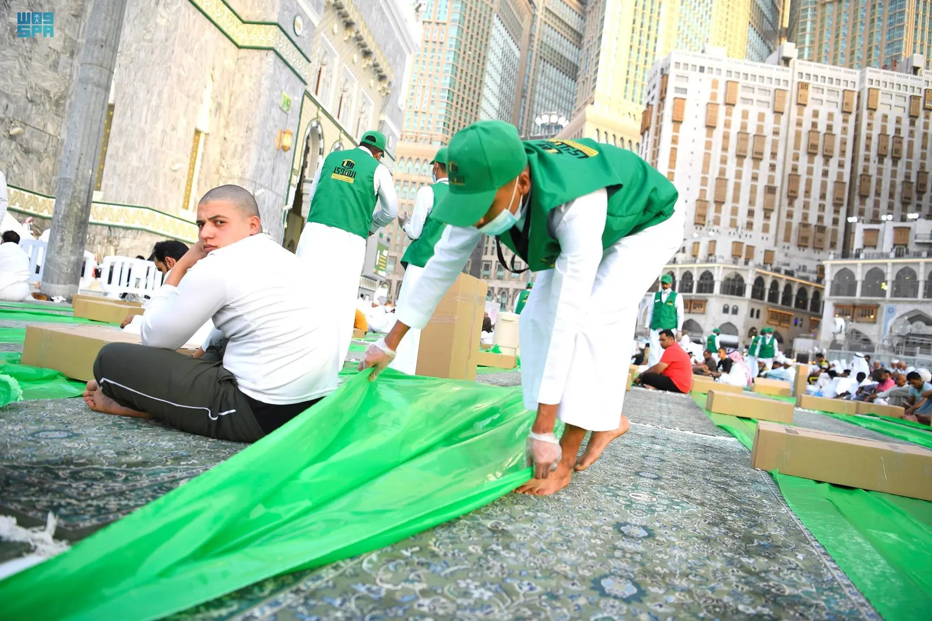 الحرمين يفتحان باب المشاركة الخيرية.. انطلاق استقبال طلبات «إفطار الصائمين» لرمضان 1447هـ