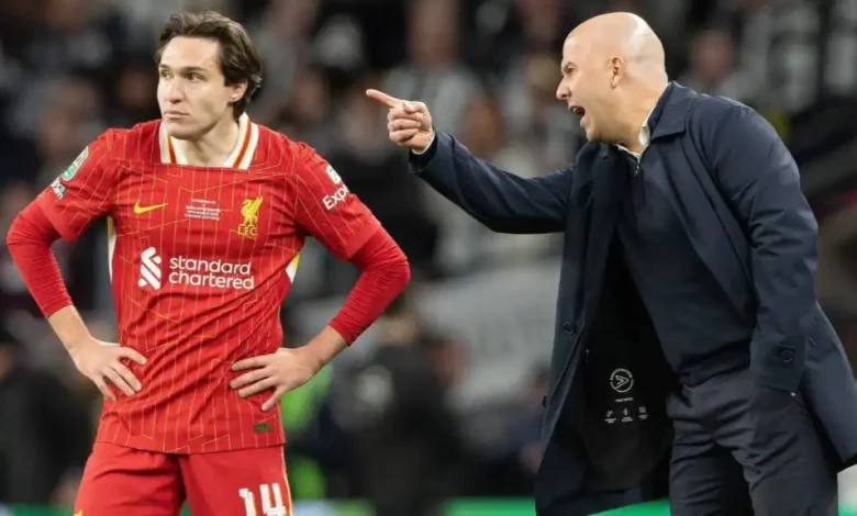 «محمد صلاح جديد» يشعل أنفيلد.. لماذا فجّر فيديريكو كييزا غضب جماهير ليفربول من سلوت؟