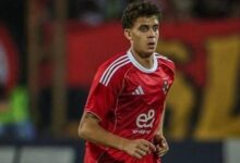 صورة برشلونة يفتح أبوابه لموهبة عربية صاعدة.. تحركات جادة لضم نجم الأهلي المصري حمزة عبد الكريم