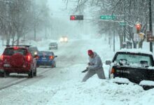 صورة عاصفة بيضاء غير مسبوقة تجتاح أميركا وتضع ملايين السكان أمام اختبارات قاسية