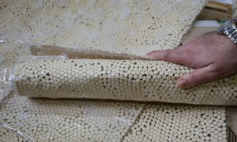 شبكات الظل تحت المجهر.. سورية تحبط محاولة تهريب 26 ألف حبة كبتاغون باتجاه السعودية