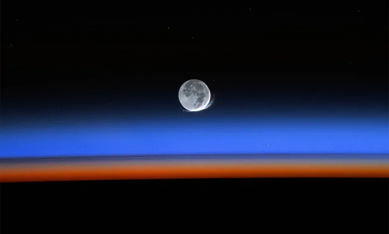 هالة من الفضاء.. رائد فضاء يوثّق ظاهرة قمرية نادرة فوق حافة الأرض الزرقاء