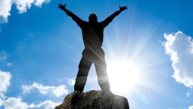 صورة ما الذي يجعلنا نُخطئ بين الضوء والإنجاز؟