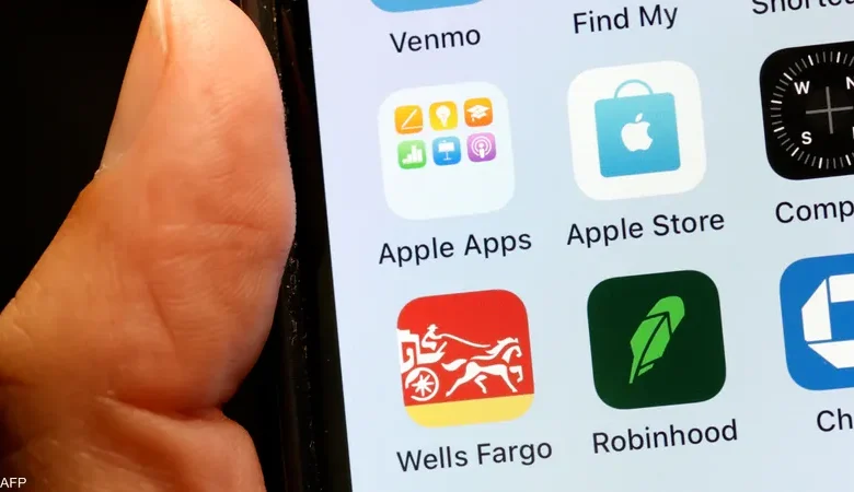 تقرير دولي يحذر من تطبيقات «عري مزيف» داخل متاجر آبل وجوجل