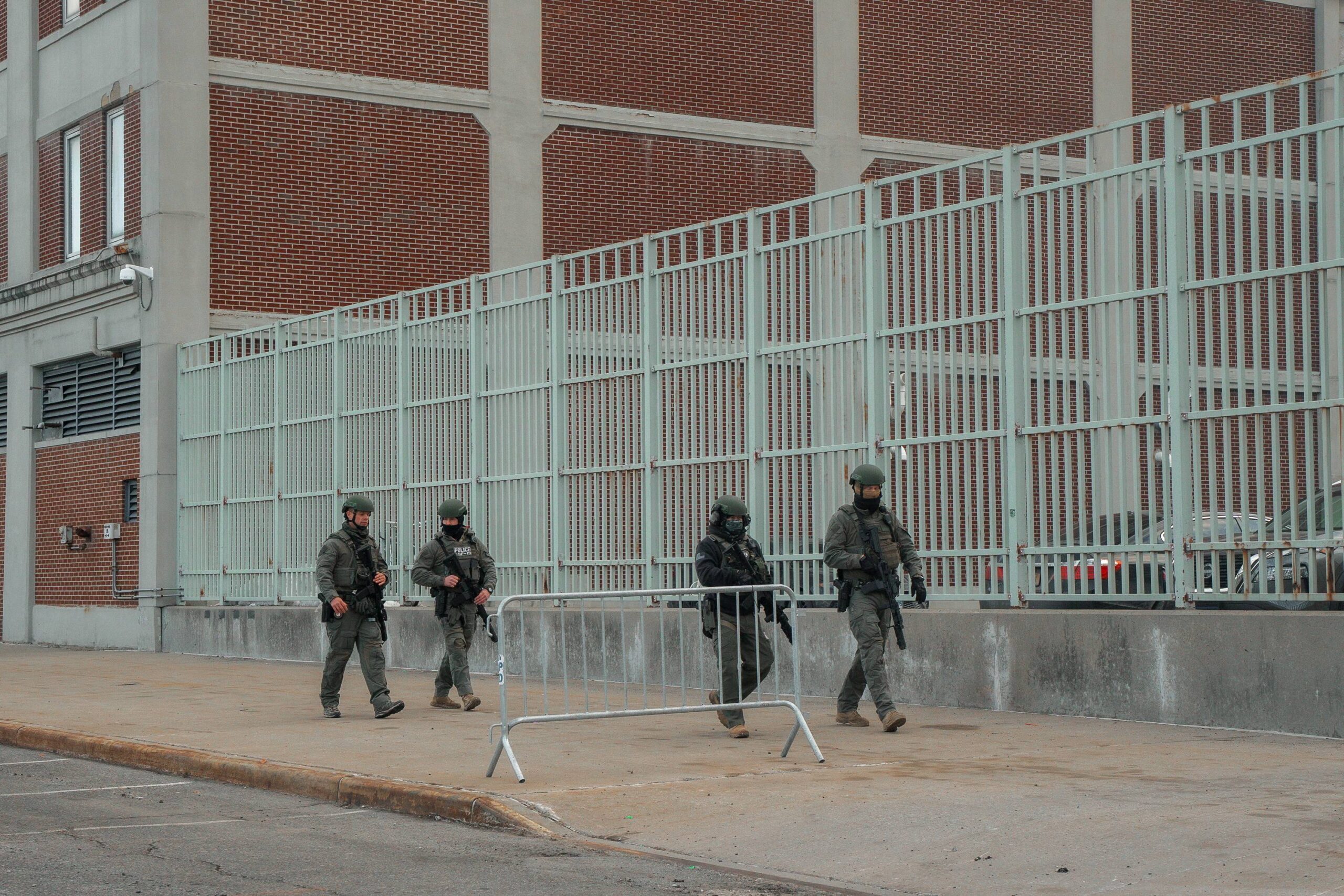 من خلف القفص الحديدي إلى قلب العاصفة السياسية.. أسرار السجن الذي وُضع فيه مادورو تحت المجهر