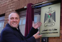 صورة راية فلسطين تُرفع في قلب لندن.. افتتاح سفارة كاملة الصلاحيات يهزّ المشهد السياسي الأوروبي