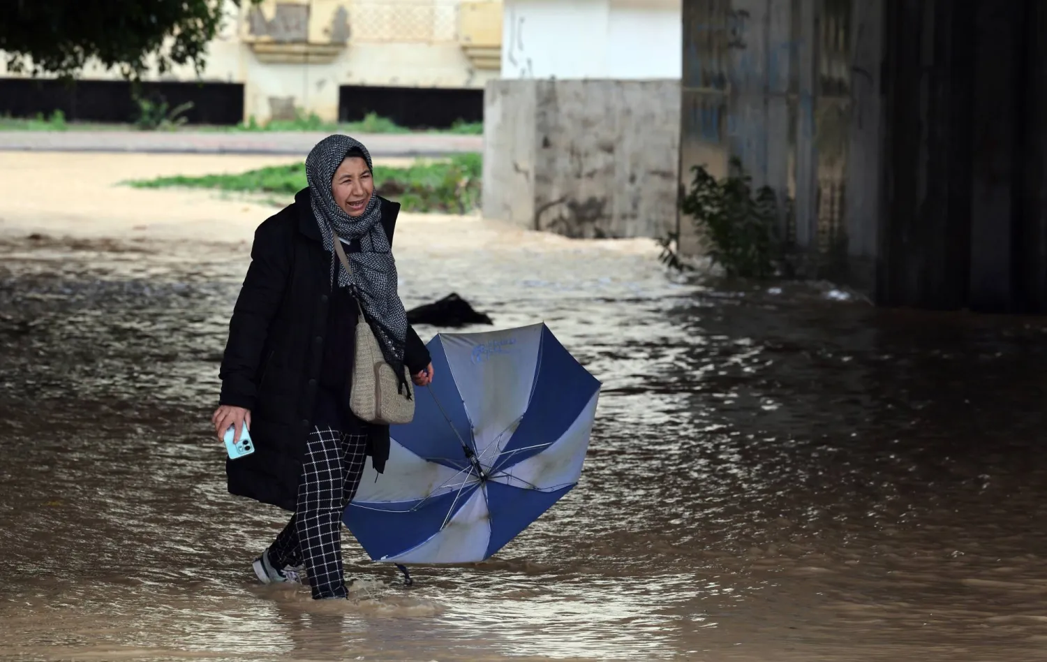 أمطار تاريخية تحصد الأرواح في تونس