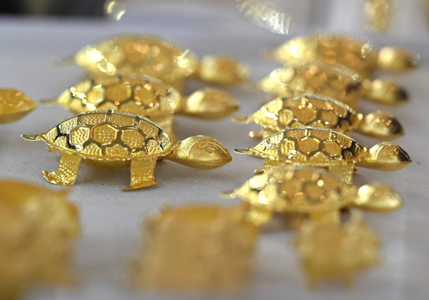 الذهب يكسر كل السقوف.. 5565 دولارًا للأونصة مع هروب عالمي نحو الملاذات الآمنة