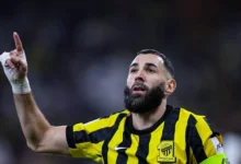 صورة بنزيما يحسم الجدل ويغلق باب الرحيل عن الاتحاد